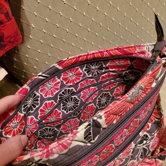 ๐Very Bradley Triple Zip Hipster - Picture 5 of 5